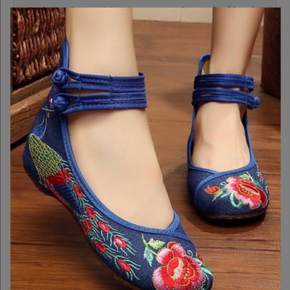 Embroidered peacock canvas flats size 11